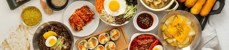 Korejská jídla: bibimbap, kimmči a další tradiční pokrmy.