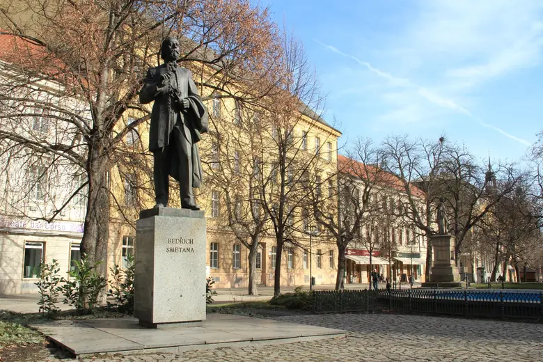 Socha Bedřicha Smetany v městském náměstí