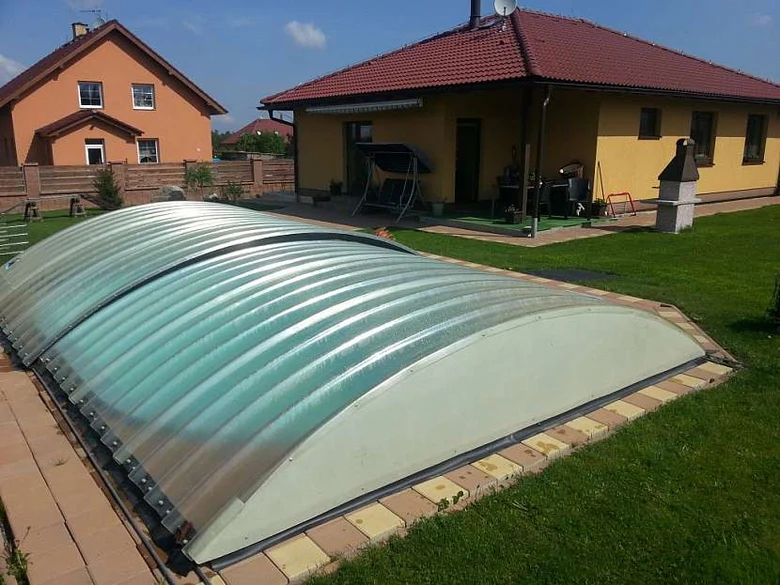 Zastřešení bazénu svépomocí – dokončený výsledek