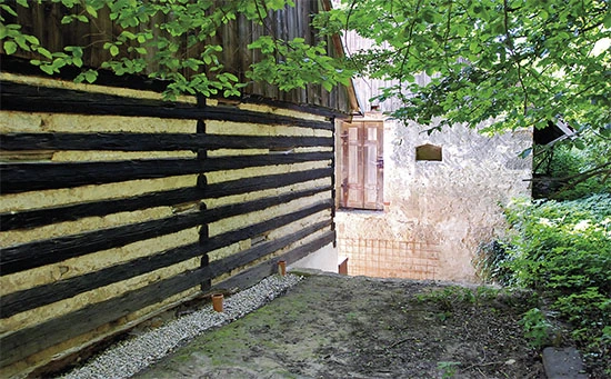 Izolace základů starého dřevěného domu