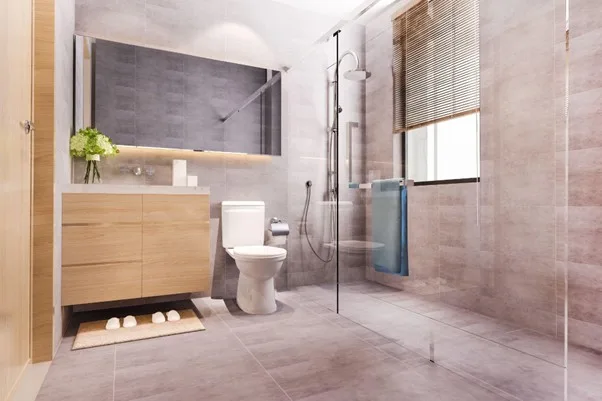 Modern koupelna s dřevěnou vaničkou a skleněnou sprchou