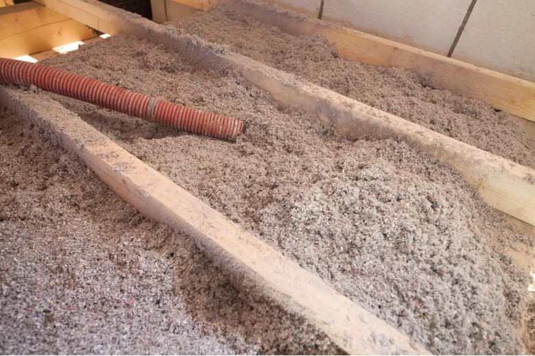 Zateplení střechy zevnitř – instalace izolace