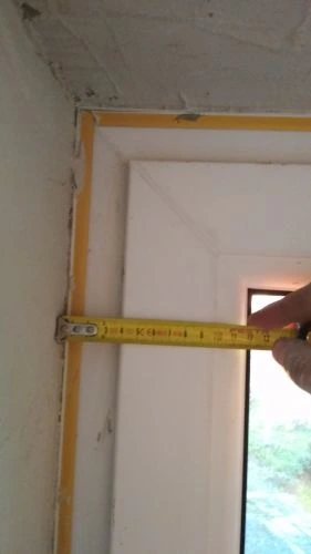 Měření vnitřní špalety kolem okna
