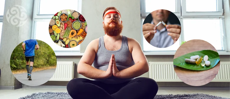 Muž medituje s přírodními metodami snížení cholesterolu