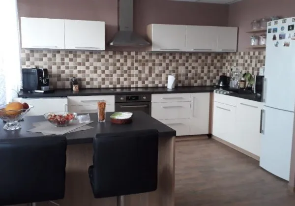 Modern kuchyň po rekonstrukci panelového bytu