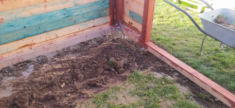 Stavba zahradního domečku z dřeva