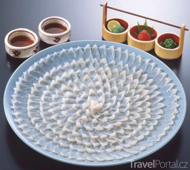 Japonský pokrm z ryby fugu podávaný jako suši