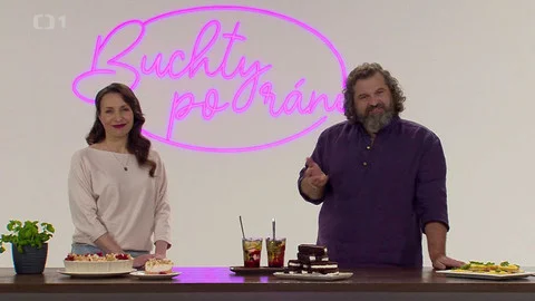 Hosti na kuchyňském pořadu s dorty a pivem