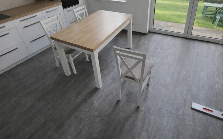 Kuchyňská podlaha z vinylových desek