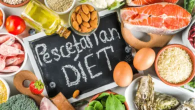 Různé ingredience pro pescetariánskou stravu s nápisem Pescetarian Diet.