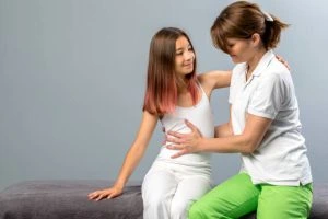 osteopatická léčba dolní části zad u pacientky