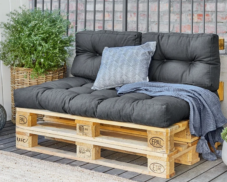 Pallet sofa with cushions