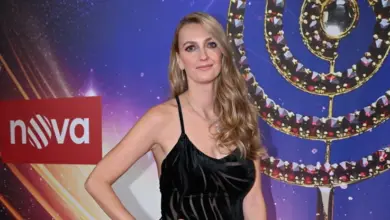 Silvie Koblížková v černém šatě na události Nova.