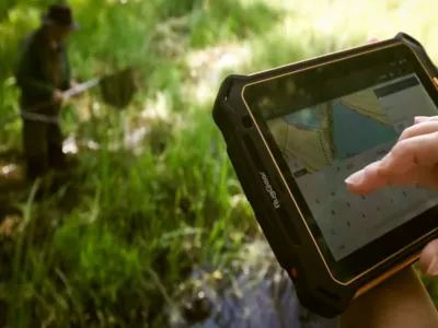 Používání tablety s GPS pro tvorbu produkční mapy pozemků.