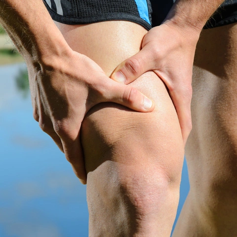 Man holding knee with swelling