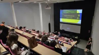 Sborník přednášky o genitálním herpetu u těhotných žen v sále.