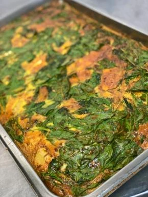 Pekáček se špenátovou fritatou jako příklad krabičkové diety.