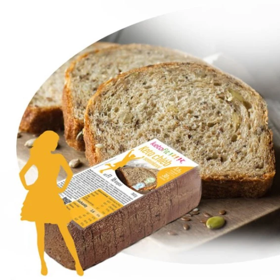 Keto chleb s ořechy, semínky a celozrnnou moukou.